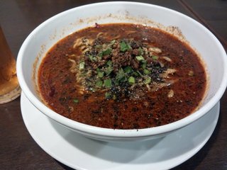 上海モダン 黒ごま担々麺