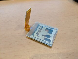 マイクロSDカードスロットをSDカードに変換するアダプタ